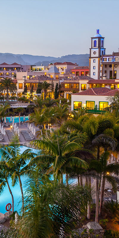  Iconic sunset image of the architecture of the Lopesan Villa del Conde, Resort & Thalasso hotel in Meloneras, Gran Canaria 